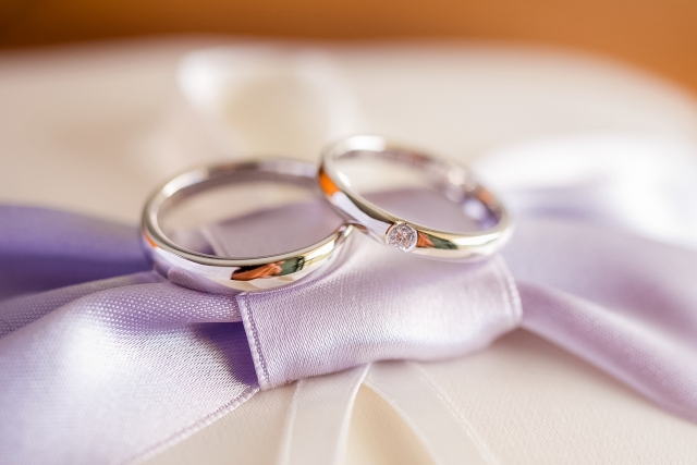 知っておきたい婚約指輪と結婚指輪の違い。プロポーズの大切なルール。